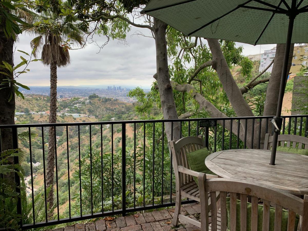 Hollywood Hills Jetliner Views At 1080 Hollywood Apartment